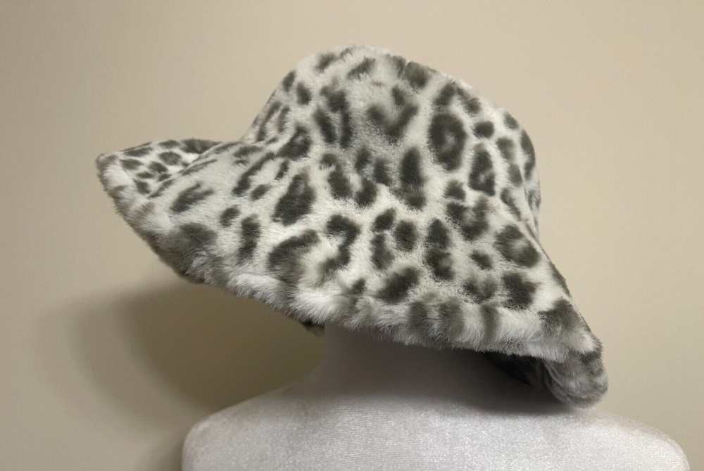 Sprigs Winter Plush Bucket Hat Women White Leopard Print  Fluffy Faux Comfy BNWT